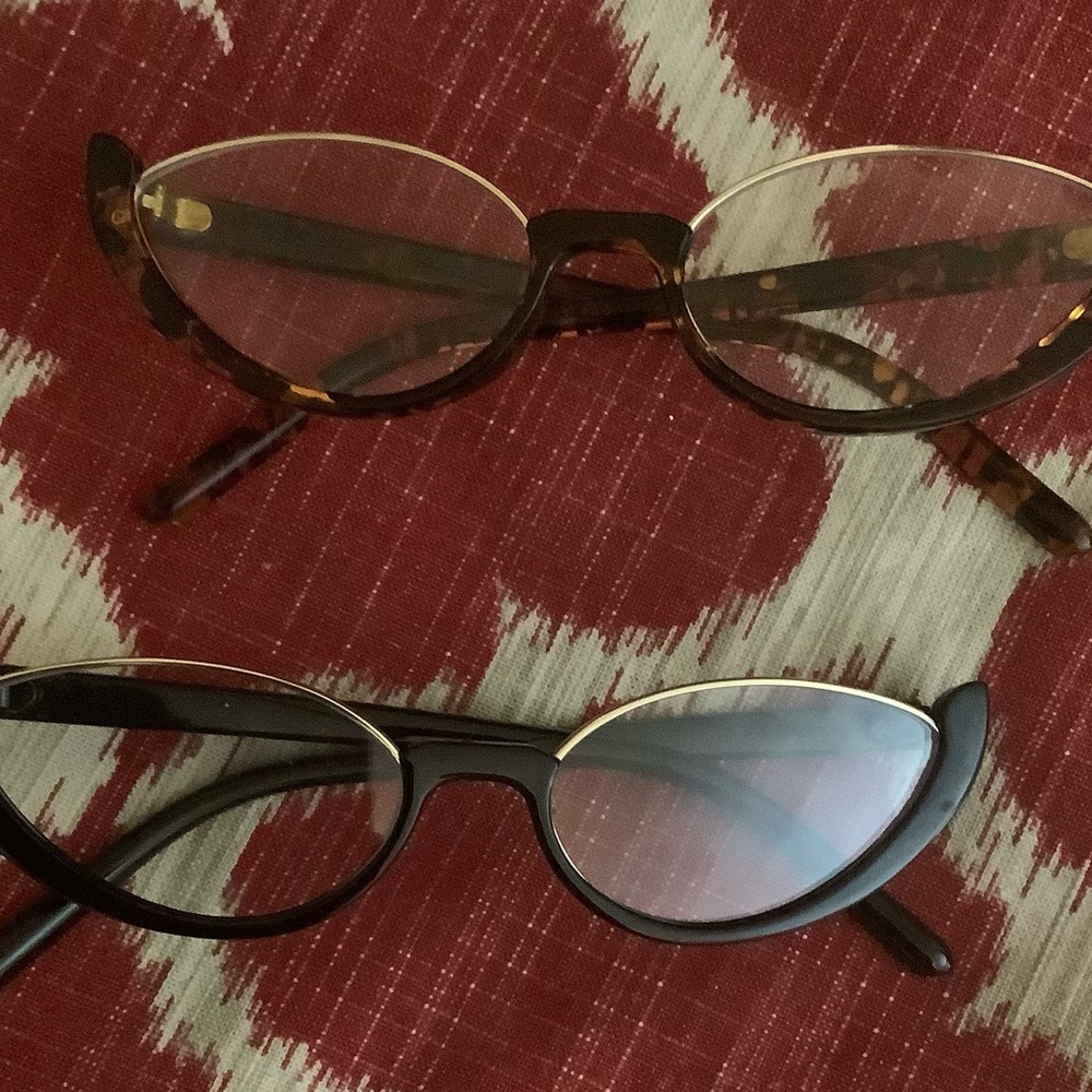 Stylish Black and Tortoiseshell Glasses Set
